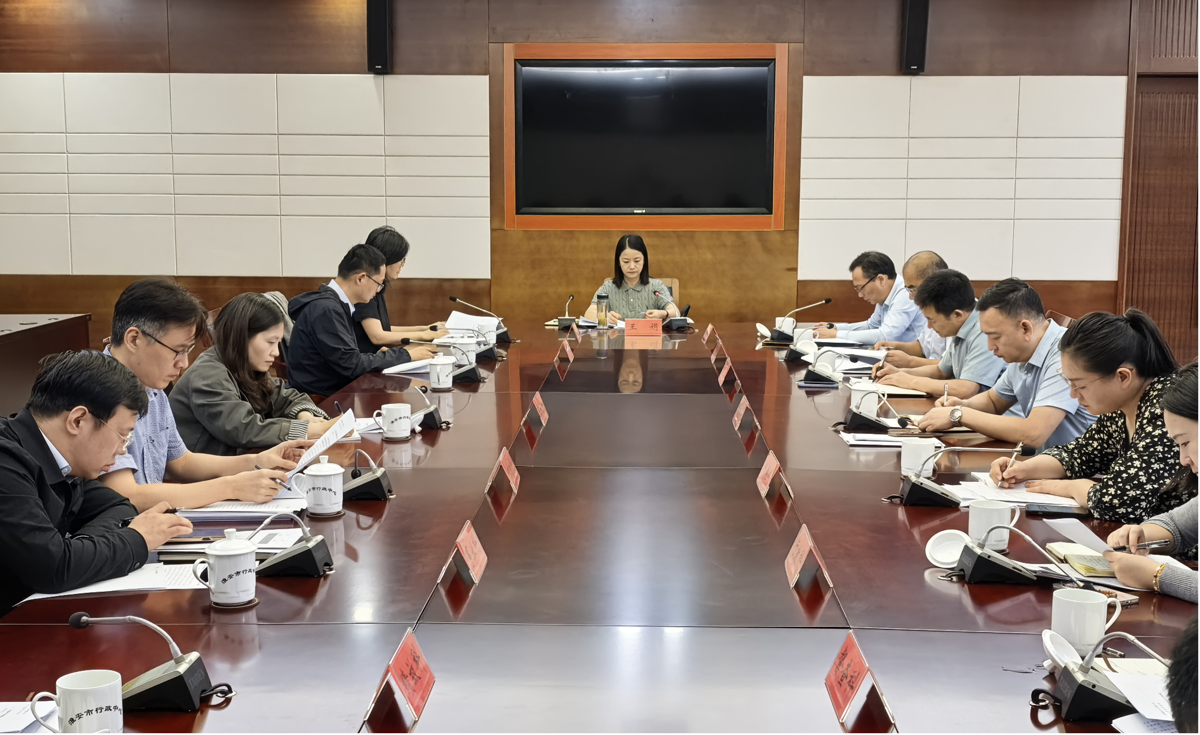 市委编办召开2026年第10次理论学习中心组（扩大）学习会
